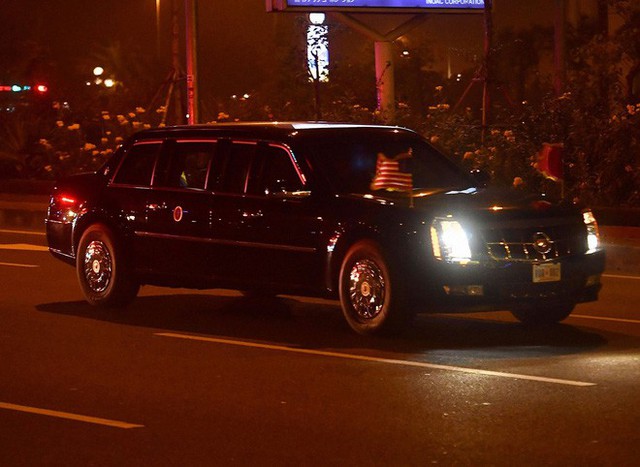 Đoàn siêu xe The Beast đưa Tổng thống Trump về khách sạn JW Marriott qua cửa bếp - Ảnh 2.