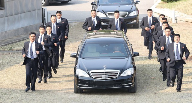 Đội vệ sĩ chạy theo xe chủ tịch Kim Jong-un: Gia thế khủng, lá chắn sống của người đứng đầu Triều Tiên - Ảnh 3.