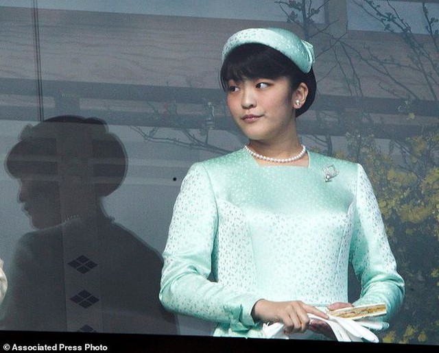 Mako nàng công chúa Nhật Bản: Rời hoàng tộc vì tình yêu, chấp nhận chờ hoàng tử trả nợ xong mới cưới - Ảnh 3.