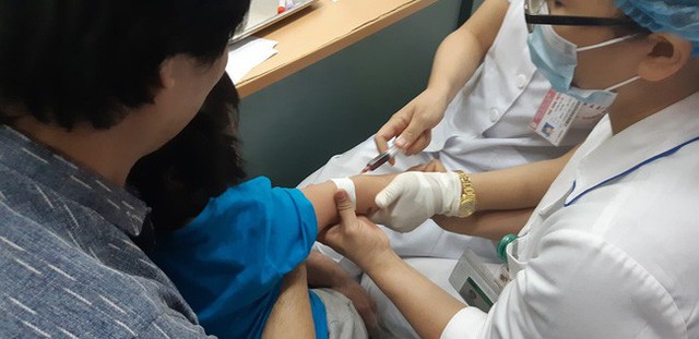 Bắc Ninh: Gần 400 học sinh mầm non nghi bị nhiễm khuẩn ấu trùng sán lợn phải xuống Hà Nội khám - Ảnh 4.
