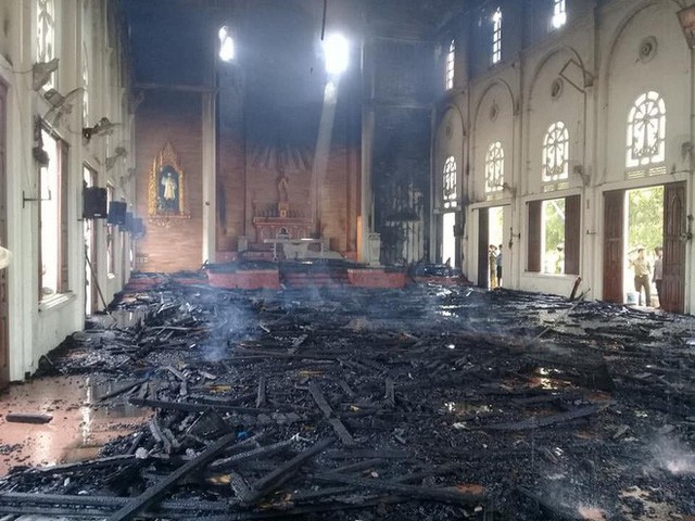  Cháy lớn ở nhà thờ, thiêu rụi nhiều tài sản bên trong - Ảnh 2.