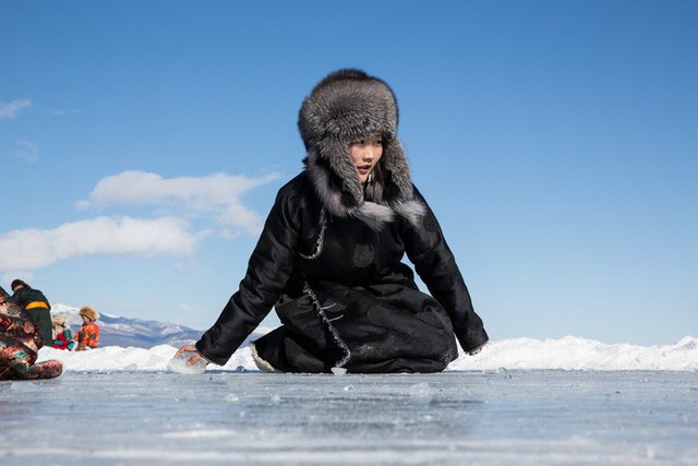 Lễ hội trên hồ đóng băng kỳ lạ của người Mông Cổ: Lạnh kinh hoàng nhưng đẹp đến mê mẩn - Ảnh 17.
