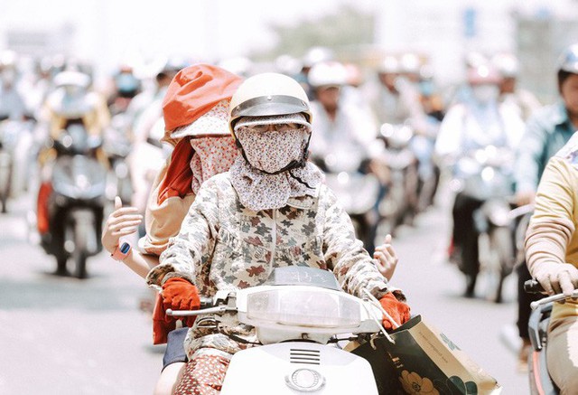 Cảnh báo tia cực tím ở Sài Gòn đang chạm ngưỡng nguy hiểm, có thể gây ung thư da nếu tiếp xúc trực tiếp trong thời gian dài - Ảnh 1.