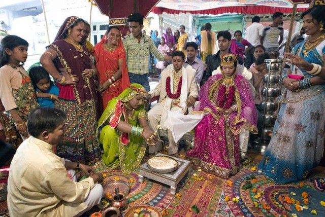 Soi vào những đám cưới dát vàng ở Ấn Độ để thấy sự xa hoa có lí lẽ của nó - Ảnh 7.