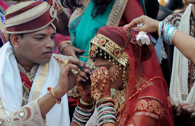 Soi vào những đám cưới dát vàng ở Ấn Độ để thấy sự xa hoa có lí lẽ của nó - Ảnh 8.