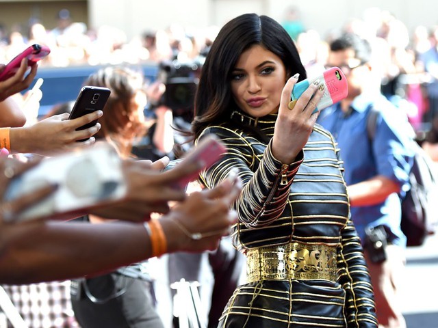 Từ Michelle Phan đến Kylie Jenner: Xu hướng người trẻ xây dựng đế chế mỹ phẩm triệu đô nhờ sự ảnh hưởng trong cộng đồng mạng xã hội đang bùng nổ - Ảnh 1.