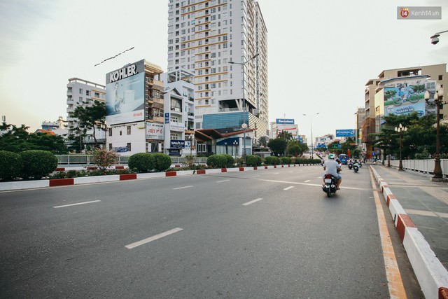 Sài Gòn bình yên lạ thường, đường phố vắng bóng phương tiện trong những ngày nghỉ lễ 30/4 - 1/5 - Ảnh 18.
