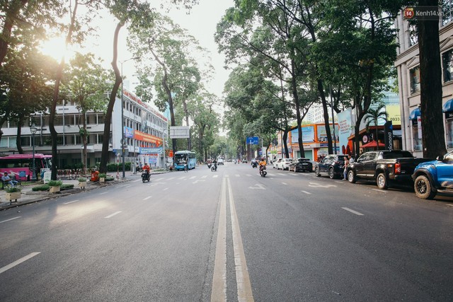 Sài Gòn bình yên lạ thường, đường phố vắng bóng phương tiện trong những ngày nghỉ lễ 30/4 - 1/5 - Ảnh 9.