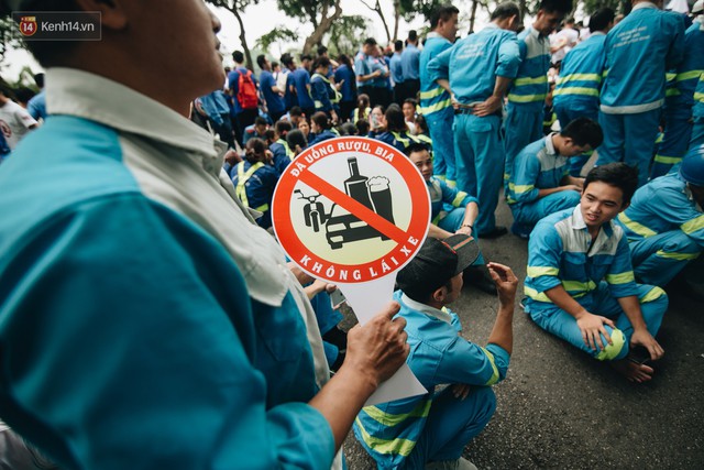 Chùm ảnh: 8.000 người mang logo Đã uống rượu bia - Không lái xe cùng tuần hành trên phố đi bộ Hồ Gươm - Ảnh 11.