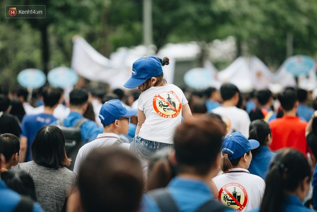 Chùm ảnh: 8.000 người mang logo Đã uống rượu bia - Không lái xe cùng tuần hành trên phố đi bộ Hồ Gươm - Ảnh 19.