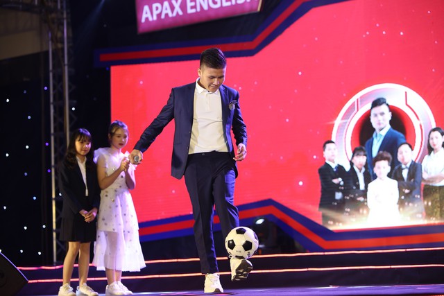 Quang Hải gặp gỡ và giao lưu với hơn 400 em học sinh xuất sắc tại Lễ tốt nghiệp Apax 2019 - Ảnh 2.
