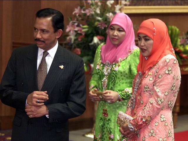 Quốc vương Brunei giàu có và “chịu chơi” cỡ nào? - Ảnh 2.