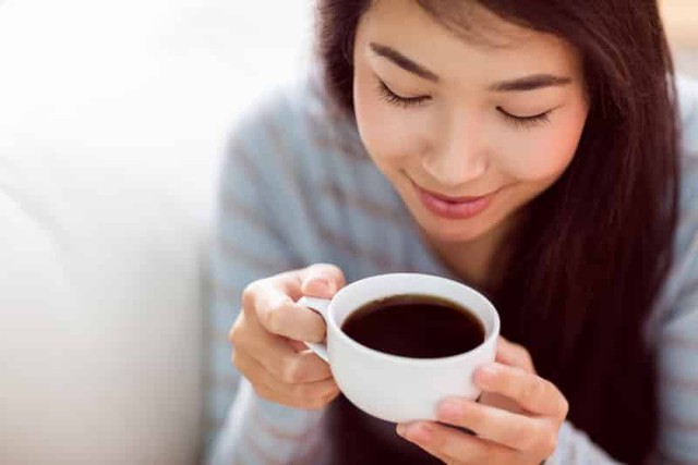 Mỗi ngày nên uống tối đa bao nhiêu tách cà phê để không gây hại cho sức khỏe? - Ảnh 2.