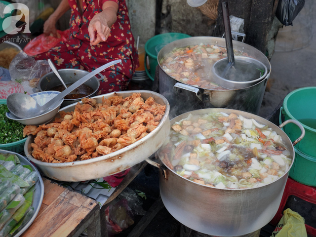 Quán ăn nhỏ hơn 40 năm tuổi góp phần làm nên văn hóa ẩm thực hẻm Sài Gòn: 7 ngày bán 7 món khác nhau, tuyệt hảo nhất chính là món chay - Ảnh 8.