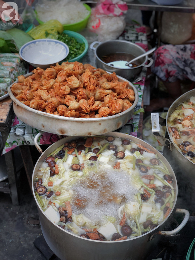 Quán ăn nhỏ hơn 40 năm tuổi góp phần làm nên văn hóa ẩm thực hẻm Sài Gòn: 7 ngày bán 7 món khác nhau, tuyệt hảo nhất chính là món chay - Ảnh 9.