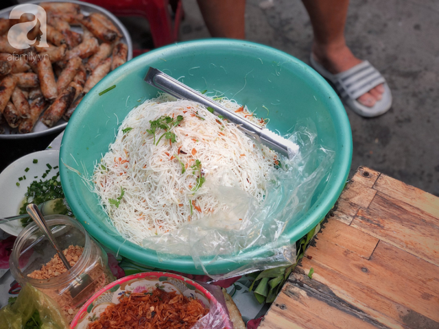 Quán ăn nhỏ hơn 40 năm tuổi góp phần làm nên văn hóa ẩm thực hẻm Sài Gòn: 7 ngày bán 7 món khác nhau, tuyệt hảo nhất chính là món chay - Ảnh 10.