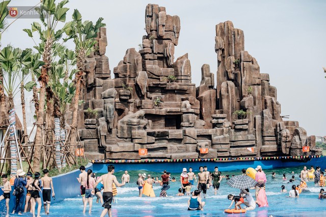 Người dân Hà Nội thích thú trải nghiệm công viên nước hiện đại nhất Thủ đô trong ngày đầu mở cửa - Ảnh 38.