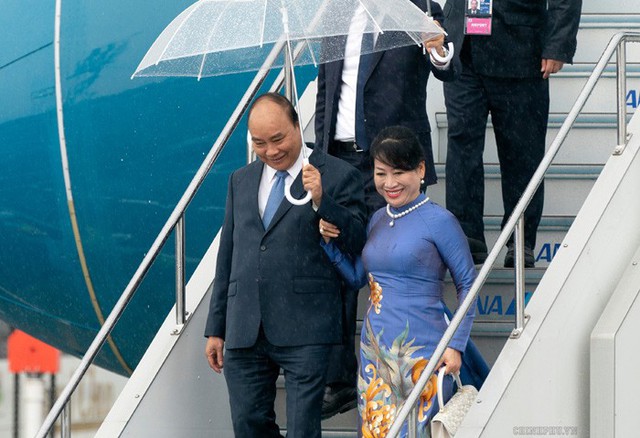 Hình ảnh đón Thủ tướng và Phu nhân tại sân bay Kansai, Nhật Bản - Ảnh 2.