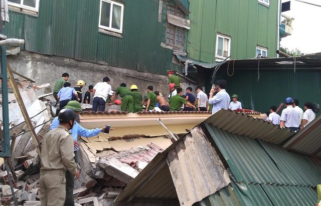 Hiện trường vụ sập nhà tại Hà Tĩnh vùi lấp người bên trong - Ảnh 6.