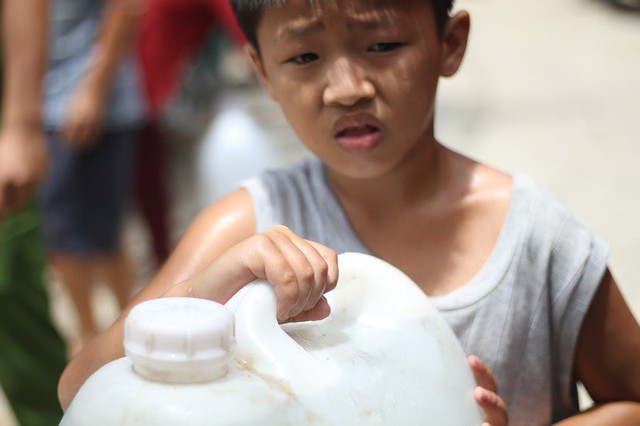 Bình Định đưa xe chữa cháy tiếp nước sinh hoạt cho người dân - Ảnh 6.