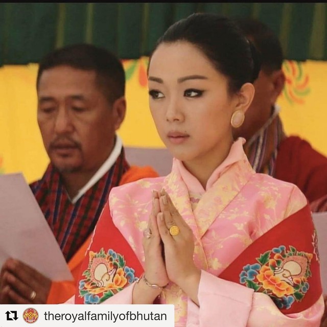 Danh tính Công chúa Bhutan đang khiến cộng đồng mạng phát sốt với khí chất ngút ngàn: Xinh đẹp bậc nhất, học vấn đỉnh cao cùng người chồng hoàn hảo - Ảnh 5.