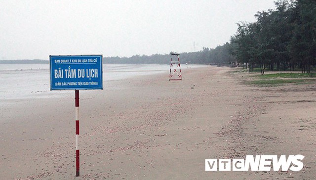 Hình ảnh mới nhất tại Quảng Ninh và Hải Phòng trước giờ bão số 3 đổ bộ - Ảnh 2.