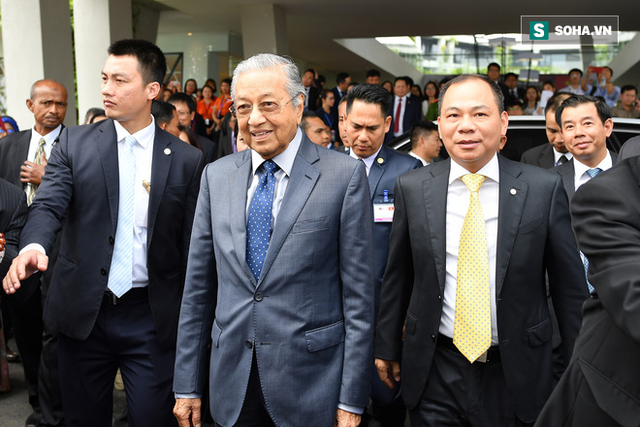 Tuổi U100 của Thủ tướng Malaysia và tốc độ 100km/h trên đất Việt - Ảnh 2.
