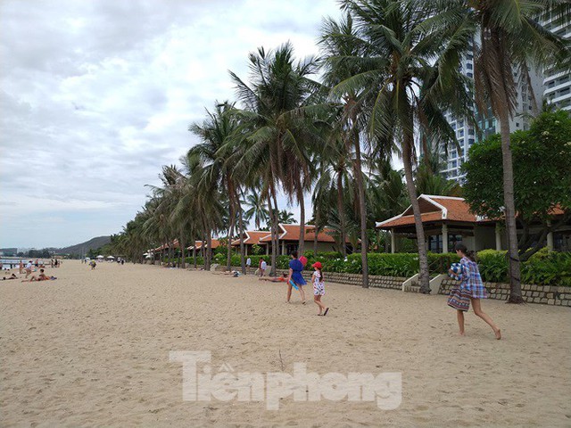 Cao ốc, khách sạn chọc trời đua nhau che mặt biển Nha Trang - Ảnh 4.