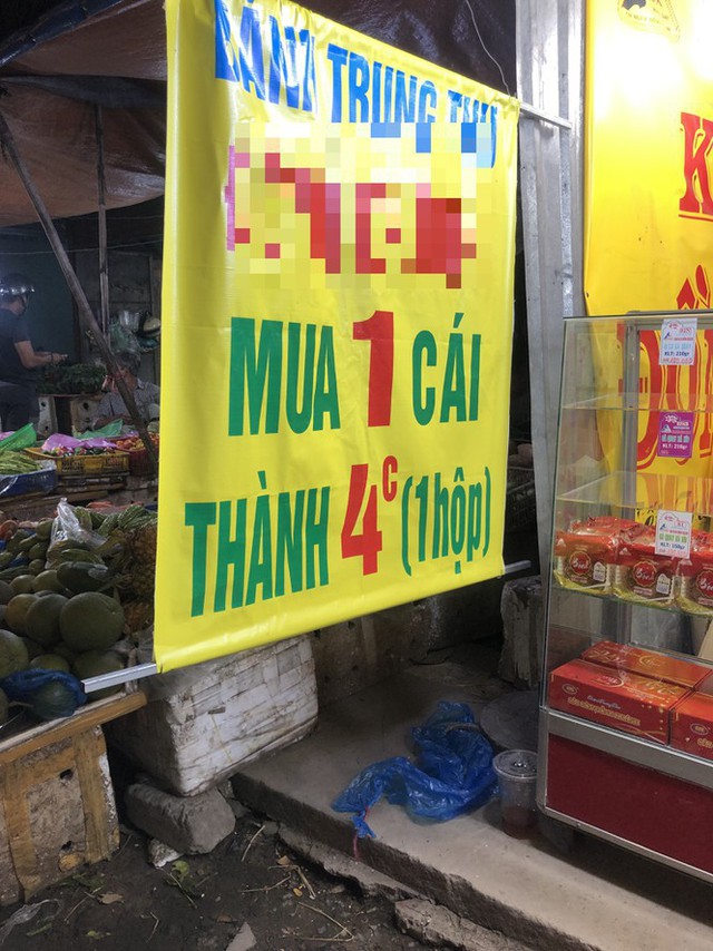 Chiêu trò bán bánh trung thu đại hạ giá ở Sài Gòn - Ảnh 2.