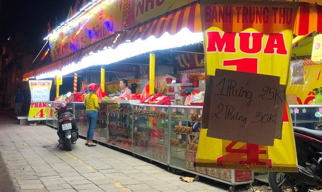 Chiêu trò bán bánh trung thu đại hạ giá ở Sài Gòn - Ảnh 5.