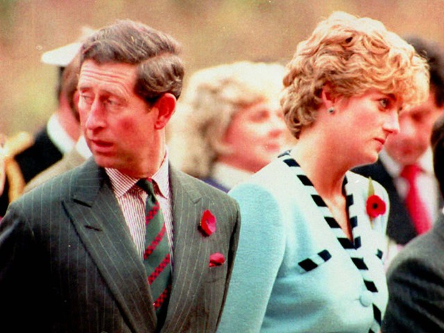  Công nương Diana: Cuộc đời đẫm nước mắt của đoá hồng nước Anh xinh đẹp, tài hoa nhưng bạc mệnh  - Ảnh 13.