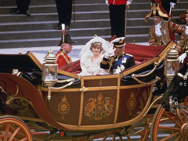  Công nương Diana: Cuộc đời đẫm nước mắt của đoá hồng nước Anh xinh đẹp, tài hoa nhưng bạc mệnh  - Ảnh 6.