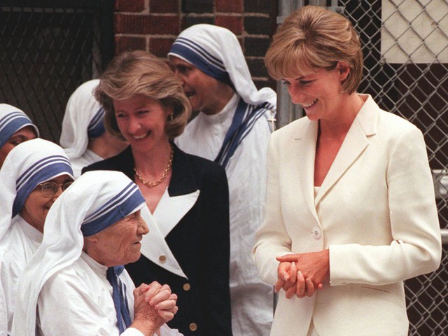 Công nương Diana: Cuộc đời đẫm nước mắt của đoá hồng nước Anh xinh đẹp, tài hoa nhưng bạc mệnh - Ảnh 18.