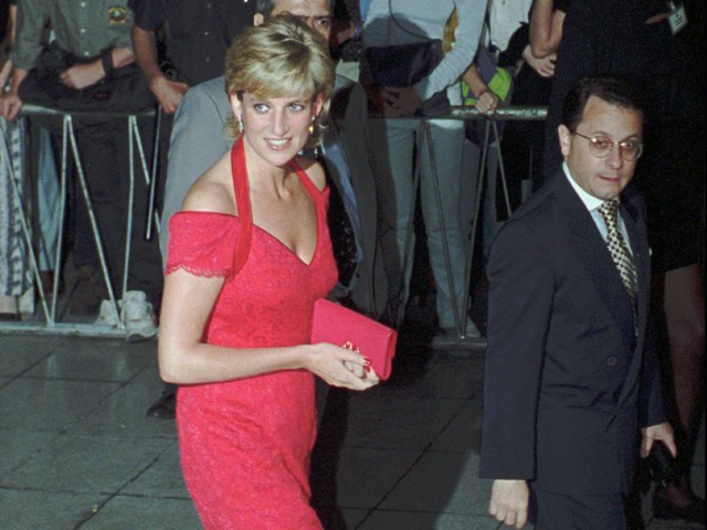 Công nương Diana: Cuộc đời đẫm nước mắt của đoá hồng nước Anh xinh đẹp, tài hoa nhưng bạc mệnh - Ảnh 22.