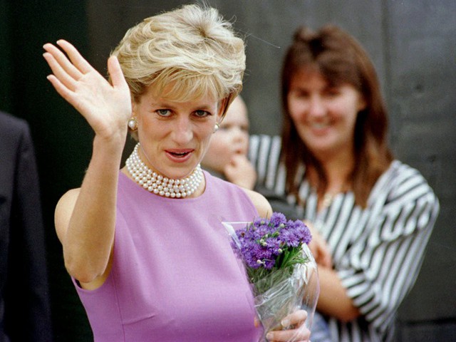  Công nương Diana: Cuộc đời đẫm nước mắt của đoá hồng nước Anh xinh đẹp, tài hoa nhưng bạc mệnh  - Ảnh 30.