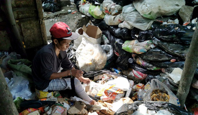 Pagpag: Từ cơm thừa canh cặn trong thùng rác biến thành món ăn không thể chối từ của những người sống dưới đáy xã hội ở Philippines - Ảnh 5.