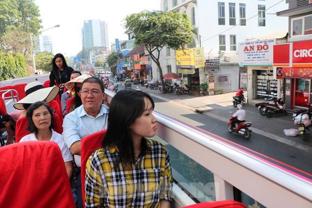 Người Sài Gòn háo hức trải nghiệm xe buýt 2 tầng mui trần lần đầu xuất hiện - Ảnh 7.
