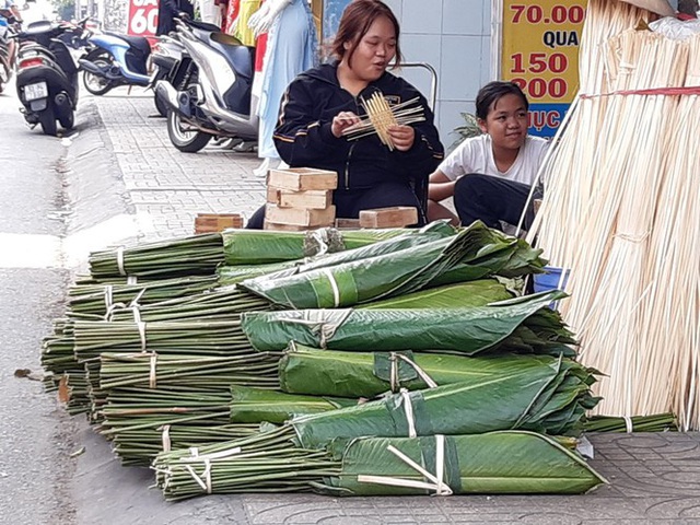 Chợ lá dong nửa thế kỷ ở Sài Gòn ế ẩm do heo tăng giá - Ảnh 6.