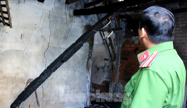 Cận cảnh hiện trường vụ cháy làm 5 người chết thương tâm ở Sài Gòn sáng 27 tết - Ảnh 6.