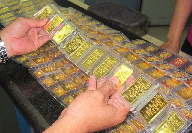 Muôn kiểu thưởng Tết độc lạ của các công ty Trung Quốc: Núi tiền 990 tỷ, vàng miếng, cần tây và cả... quan tài! - Ảnh 8.