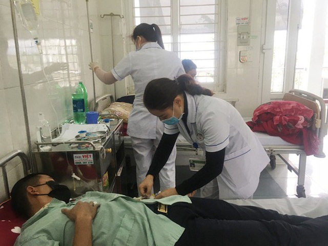  Trung Quốc bàn giao 4 công dân Việt bị sốt về nước điều trị, cách ly  - Ảnh 1.