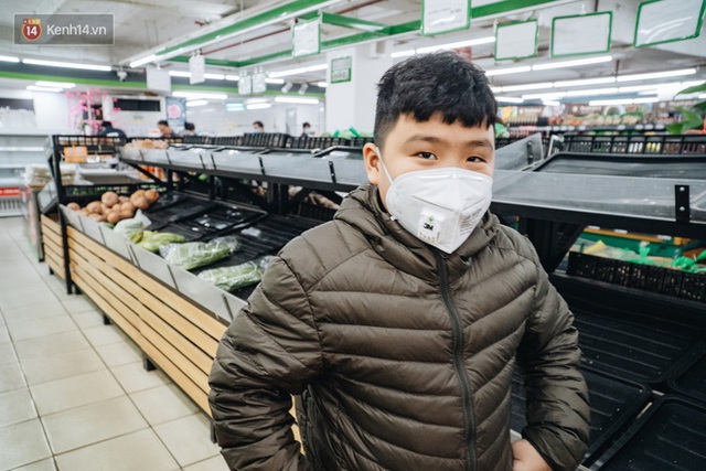Cập nhật giá rau tăng vọt sau Tết, người Hà Nội đổ xô đi mua thực phẩm dự trữ giữa nạn dịch virus Corona - Ảnh 29.