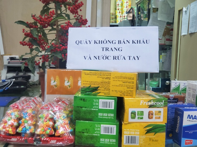  Sau 1 đêm, chợ thuốc lớn nhất Hà Nội đồng loạt đặt biển không bán khẩu trang, miễn hỏi - Ảnh 5.