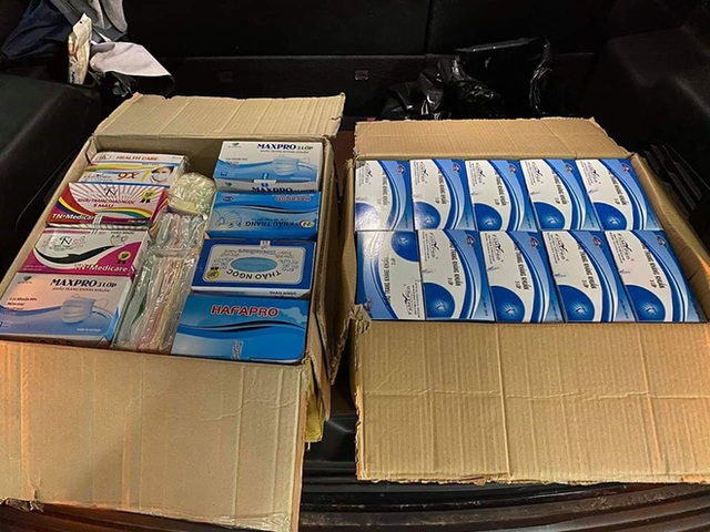 Mạnh thường quân chi hàng tỷ đồng nhập máy sản xuất 15-20 triệu khẩu trang phát miễn phí: Khi mà tôi đã tự tin khẳng định, tức là chúng tôi đã có đầy đủ giấy tờ - Ảnh 5. Mạnh thường quân chi hàng tỷ đồng nhập máy sản xuất 15-20 triệu khẩu trang phát miễn phí: Khi mà tôi đã tự tin khẳng định, tức là chúng tôi đã có đầy đủ giấy tờ - Ảnh 5.