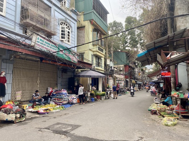Nhiều chợ cóc ở Hà Nội dừng hoạt động vì covid-19 - Ảnh 6.