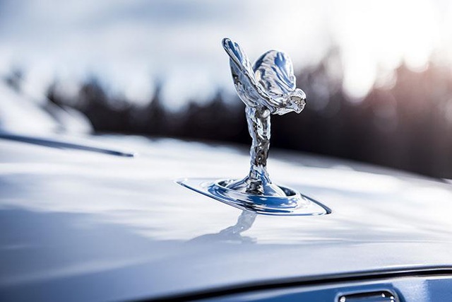 Hãng xe siêu sang Rolls-Royce ngừng sản xuất trong 2 tuần vì Covid-19 - Ảnh 1.