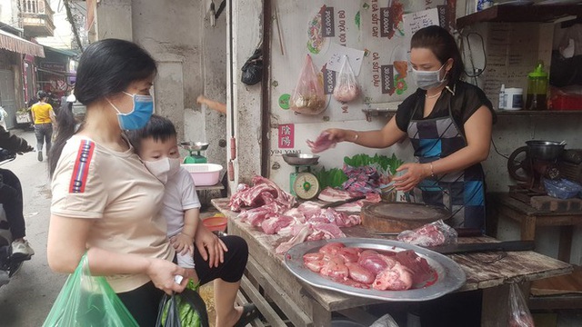 Sau chỉ đạo giảm giá, thịt lợn tại chợ truyền thống và siêu thị vẫn cao - Ảnh 4.
