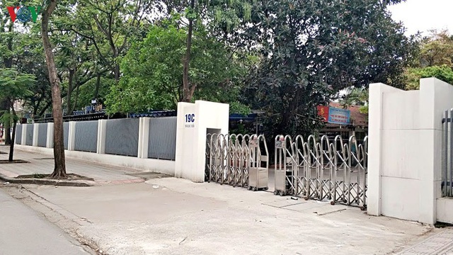 Cảnh vắng lặng hiếm có của nhà hàng, quán bia Hà Nội trong mùa dịch Covid-19 - Ảnh 3. Cảnh vắng lặng hiếm có của nhà hàng, quán bia Hà Nội trong mùa dịch Covid-19 - Ảnh 3.