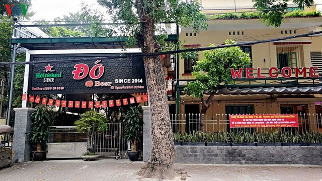Cảnh vắng lặng hiếm có của nhà hàng, quán bia Hà Nội trong mùa dịch Covid-19 - Ảnh 10. Cảnh vắng lặng hiếm có của nhà hàng, quán bia Hà Nội trong mùa dịch Covid-19 - Ảnh 10.