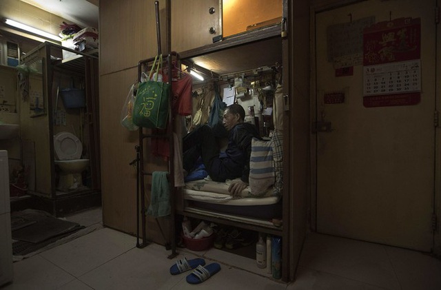 Ám ảnh cuộc sống trong những căn hộ quan tài ở Hong Kong - Ảnh 2.